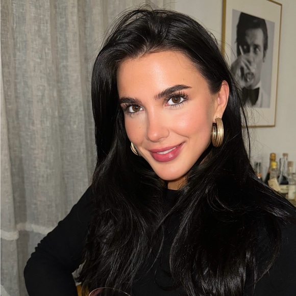 Profile Picture of Andrée-ann St-jean chouinard (@andreeannsc) on Poshmark