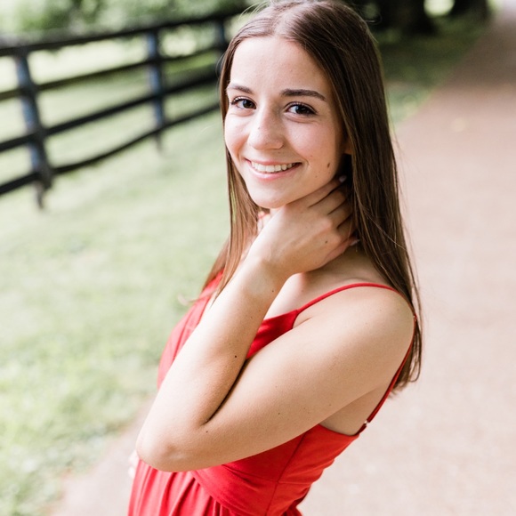 Profile Picture of Hanna Melichar (@hannamelichar) on Poshmark