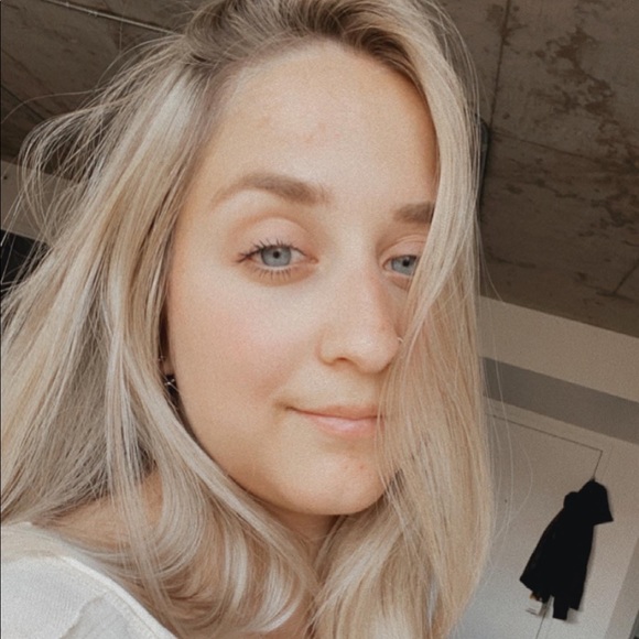 Profile Picture of Jade Jubert (@jadejubert) on Poshmark