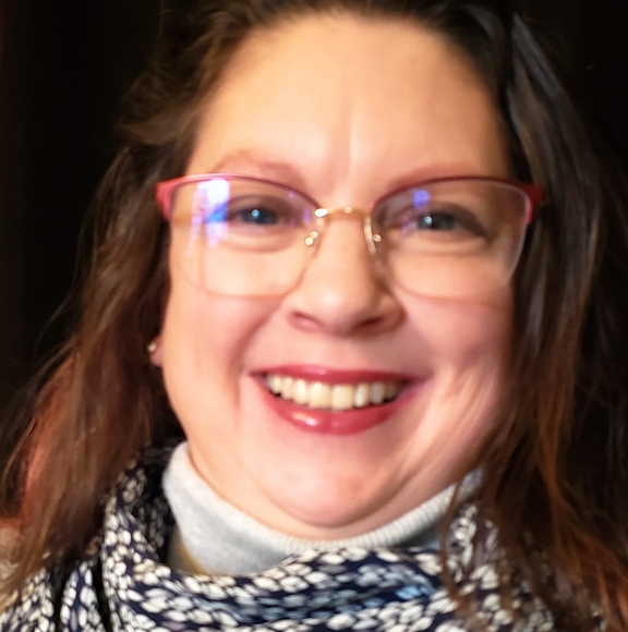 Profile Picture of Lori Stevenson (@lori_stevenson) on Poshmark