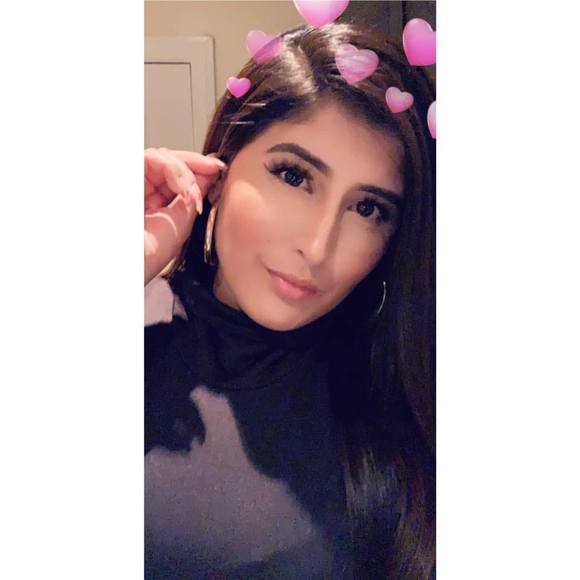 Profile Picture of Lorena Haro (@lorenaohhh) on Poshmark