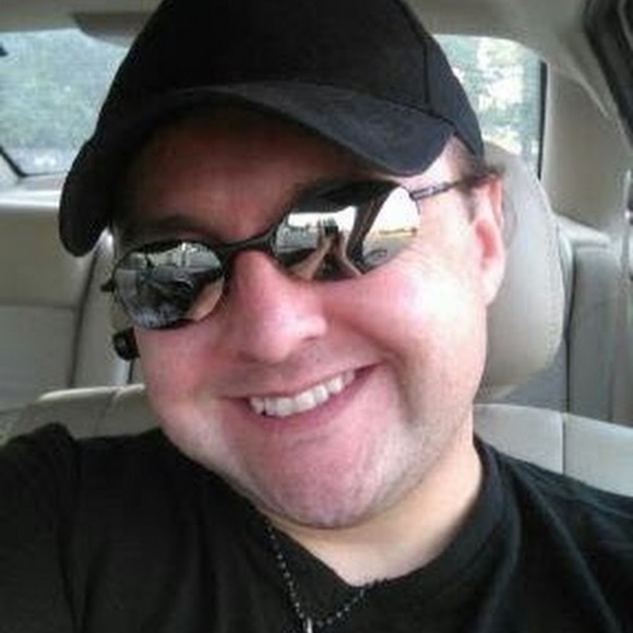 Profile Picture of Doug Bates (@starking04) on Poshmark