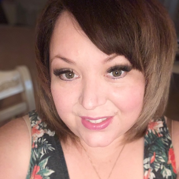 Profile Picture of Melissa Cadrain (@melissamedium) on Poshmark