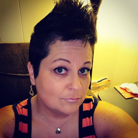 Profile Picture of Vicky Rose (@vickyw305) on Poshmark