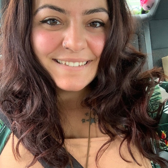 Profile Picture of Destiney Campolito (@dcampolito) on Poshmark