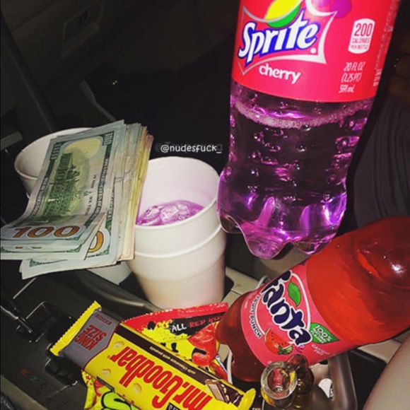 Profile Picture of Peyton Hymel (@phymel2233) on Poshmark