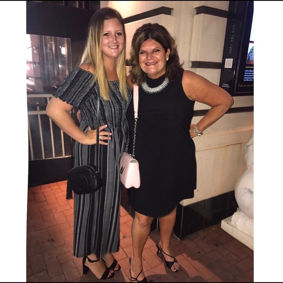 Profile Picture of Cassie Quitter (@cassiequitter) on Poshmark