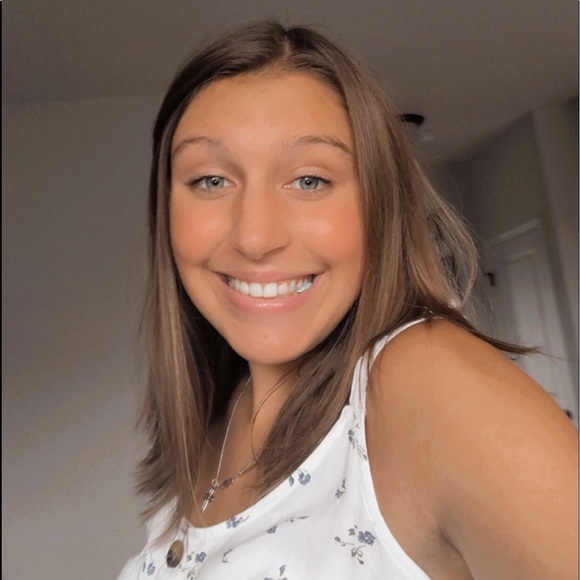 Profile Picture of Amber Smallen (@asmallen_508) on Poshmark