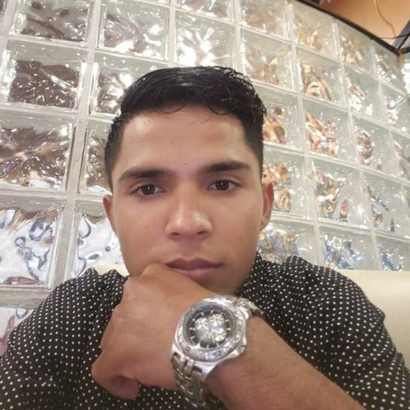 Profile Picture of Josue Josue (@everflaco45) on Poshmark