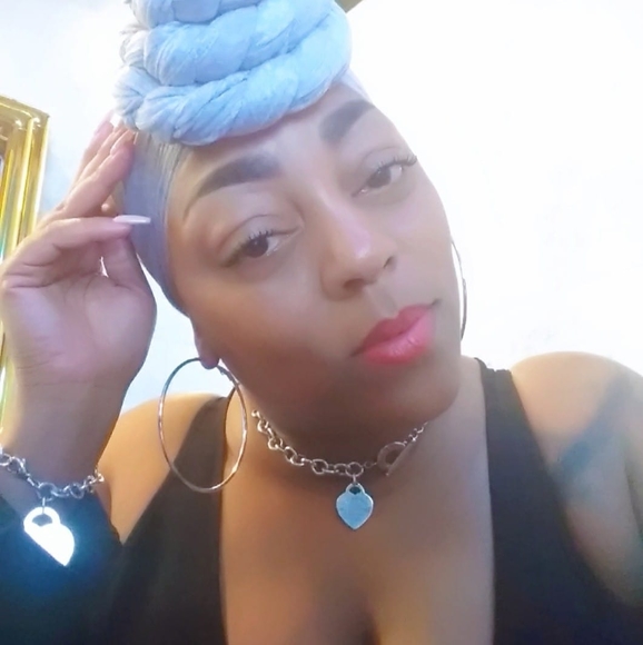 Profile Picture of Nicole Turner (@nickyduren) on Poshmark