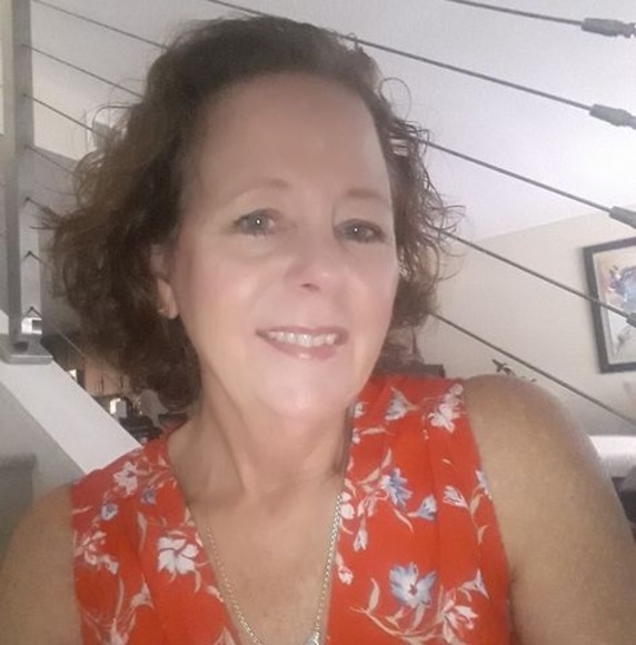 Profile Picture of Lisa Perez (@lisaperez2121) on Poshmark