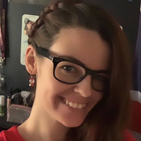 Profile Picture of Emma Boxall (@ikingsman) on Poshmark