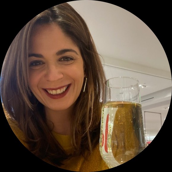 Profile Picture of Danielle Alves (@alvesd) on Poshmark