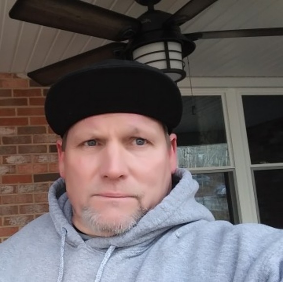 Profile Picture of Kevin Sheets (@kevin_sheets) on Poshmark