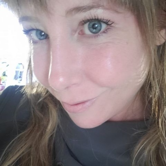 Profile Picture of Danielle Simard (@dsimard961) on Poshmark