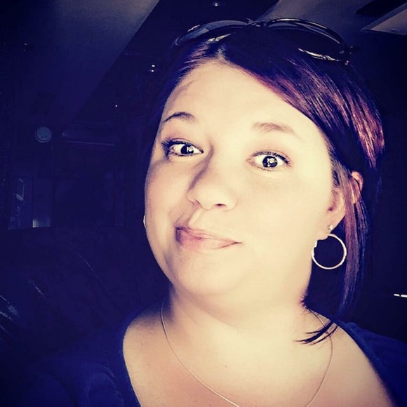 Profile Picture of Amanda Norton (@nortongirl2014) on Poshmark