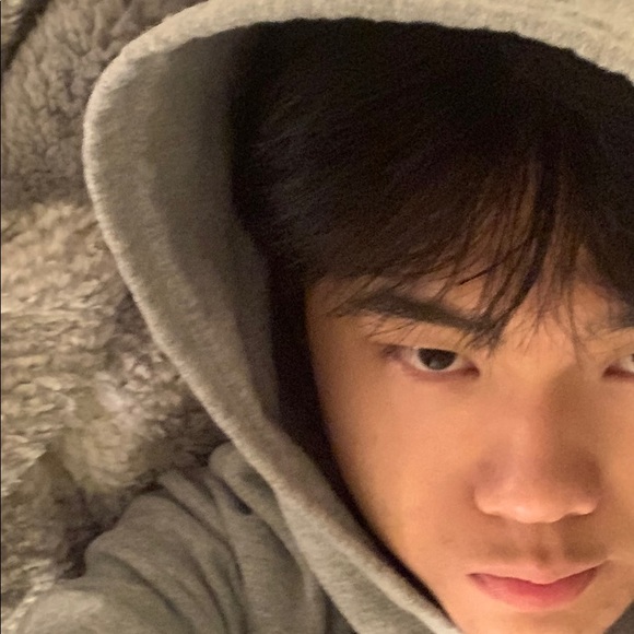 Profile Picture of Andrew Yoon (@andrwyoon) on Poshmark
