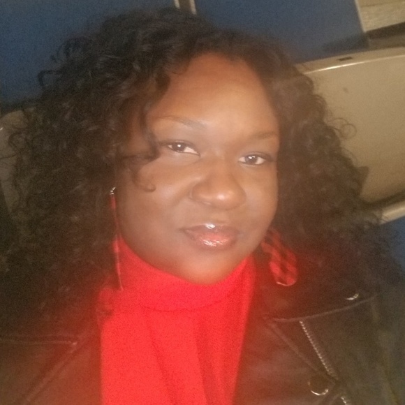 Profile Picture of Angela Irby (@angelajoyce1980) on Poshmark