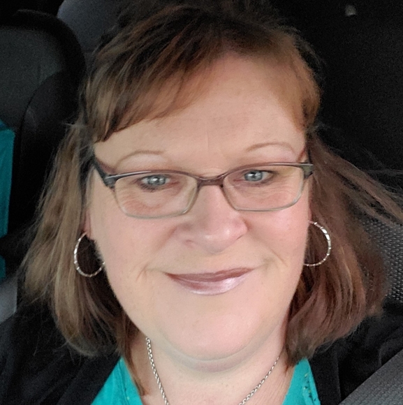 Profile Picture of Rochelle Mohnke (@shellysfabulous) on Poshmark