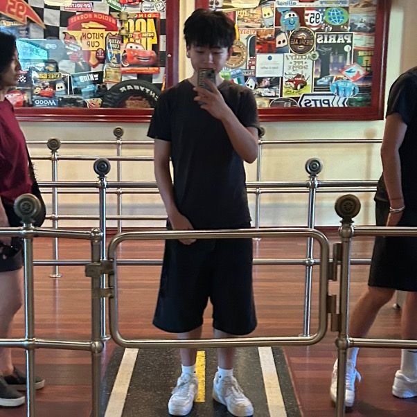 Profile Picture of dan! (@danielshon) on Tiktok