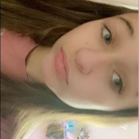 Profile Picture of Isabella Rougeau (@izzyrougeau) on Poshmark