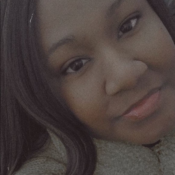 Profile Picture of Alphia Williams (@alphiaw93) on Poshmark