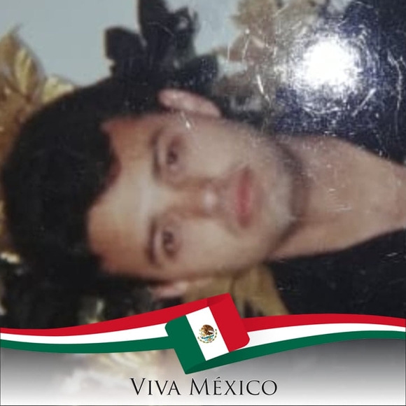 Profile Picture of Arturo Santarosa (@santarosasaul) on Poshmark