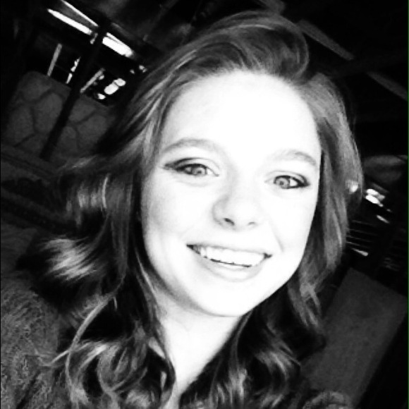 Profile Picture of Kylee Messick (@kyleemessick) on Poshmark
