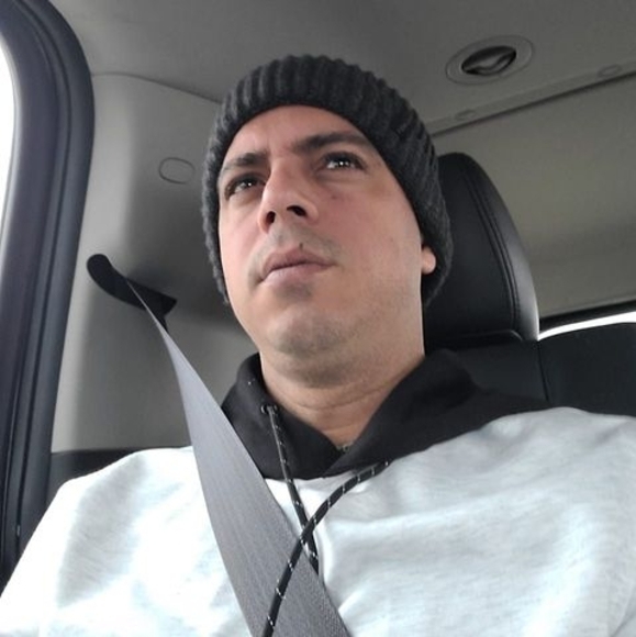 Profile Picture of Yoandy León jiménez (@yoandylj) on Poshmark