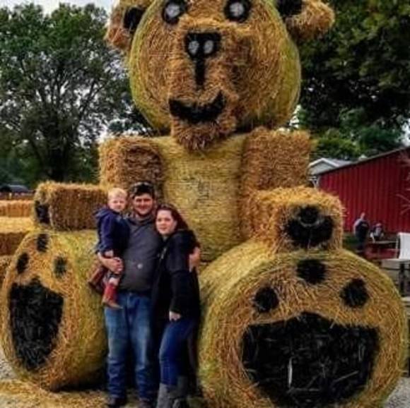 Profile Picture of Alexia Vawter (@alexiavawter) on Poshmark