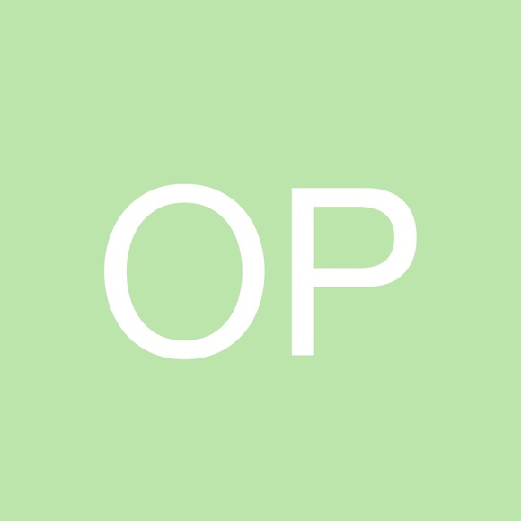 Profile Picture of Olivia Pendlay (@oliviavpendlay) on Poshmark