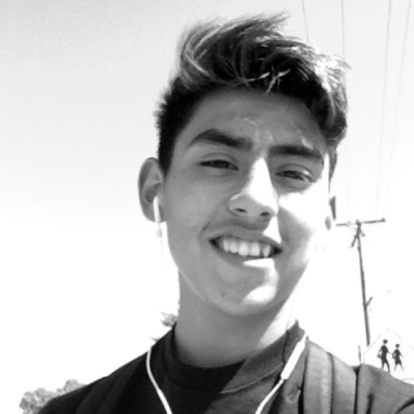 Profile Picture of Daniel Villarreal (@danielv21) on Poshmark