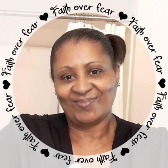 Profile Picture of Dorina Thompson (@dorinathompson) on Poshmark