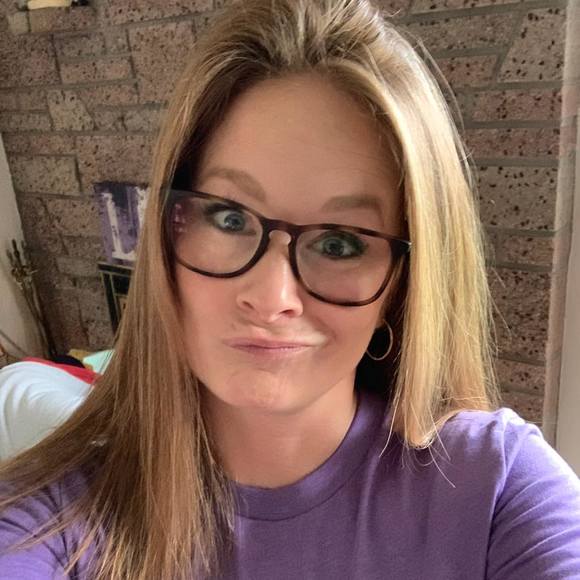 Alisha Novey - Poshmark Profile Picture of Alisha Novey (@noveychick) on Poshmark