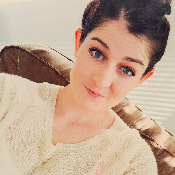 Profile Picture of Andrea Brummett (@adbrooks313) on Poshmark