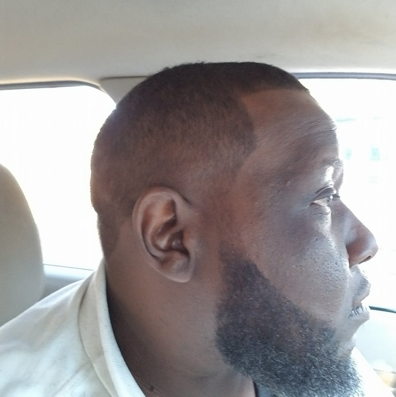Profile Picture of Corey Lofton (@coreylofton) on Poshmark