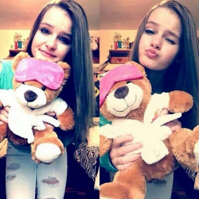 Profile Picture of Stephanie McCue (@staay_weirdd_) on Twitter