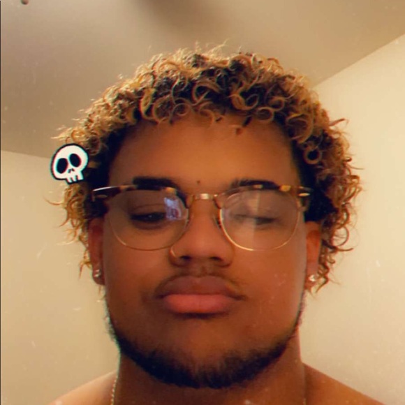 Profile Picture of Adrian Arthur (@adrianarthur1) on Poshmark