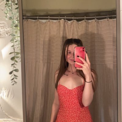 Profile Picture of Jess (@jessie_sharp22) on Twitter