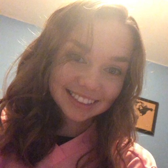 Profile Picture of Carlee Christopher (@carlee_19) on Poshmark