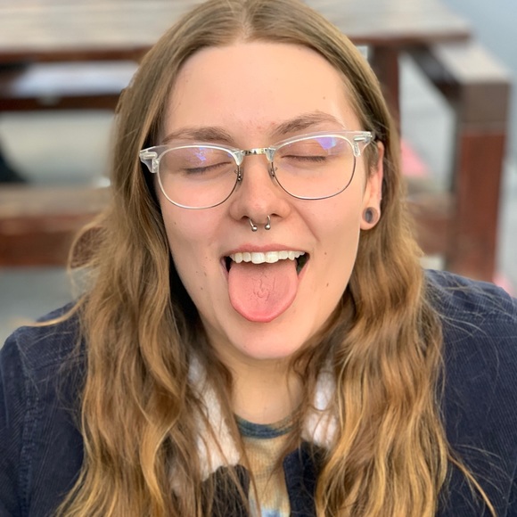 Profile Picture of Leslie Batog (@lesliebatog) on Poshmark