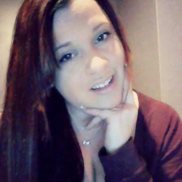 Profile Picture of Amanda Gould (@panda1176) on Poshmark