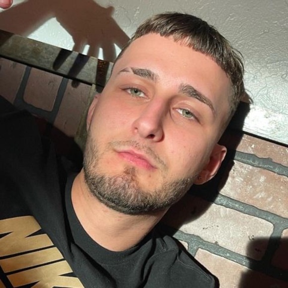 Profile Picture of Daniel Yanes (@danielyanes18) on Poshmark