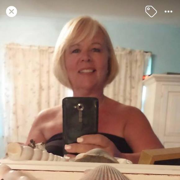 Profile Picture of Donnalynn Maas (@donnalynnmaas) on Poshmark