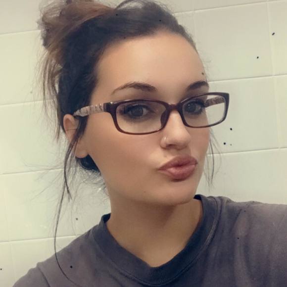 Profile Picture of Amanda Ruffle (@amanda_ruffle) on Poshmark