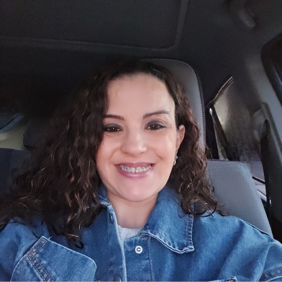 Profile Picture of Amanda Horton (@babybee32) on Poshmark