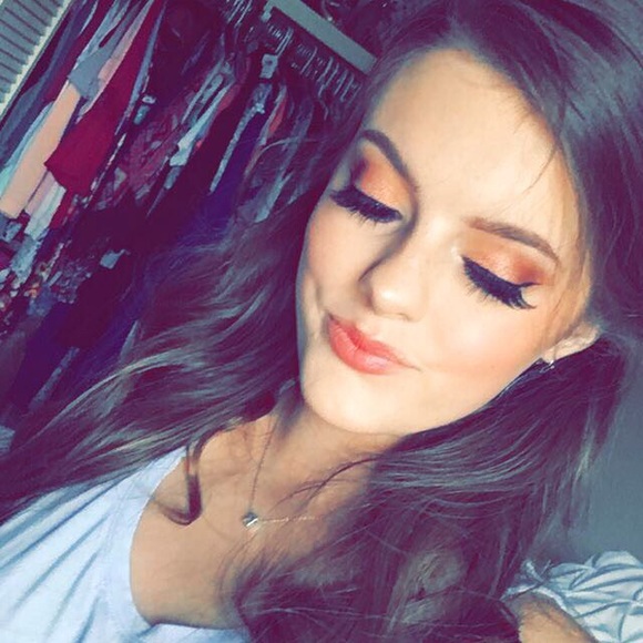 Profile Picture of Raygan Minshew (@rayganmins18) on Poshmark