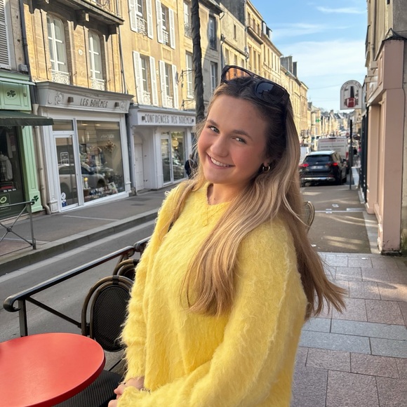Profile Picture of Caroline Keyser (@caroline_keyser) on Poshmark