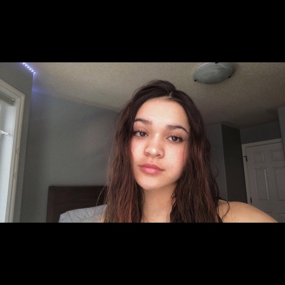 Profile Picture of Scarlett Sacrey (@scarlett_scarey) on Poshmark