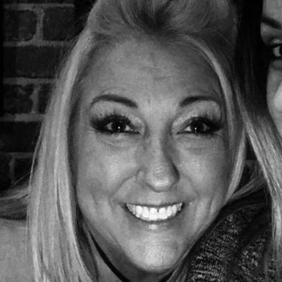 Profile Picture of Lisa Merrifield (@shelongshores) on Poshmark